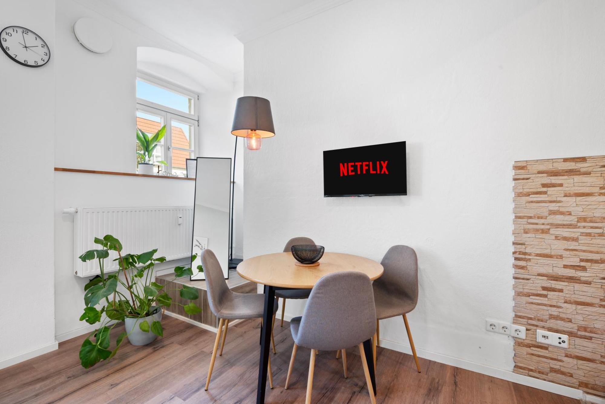 Backhome - Business&Family - Fantastische Schlosslage, Smarttv, Netflix, 50Qm, 24H Checkin - Apartment 1 Ludwigsburg Buitenkant foto