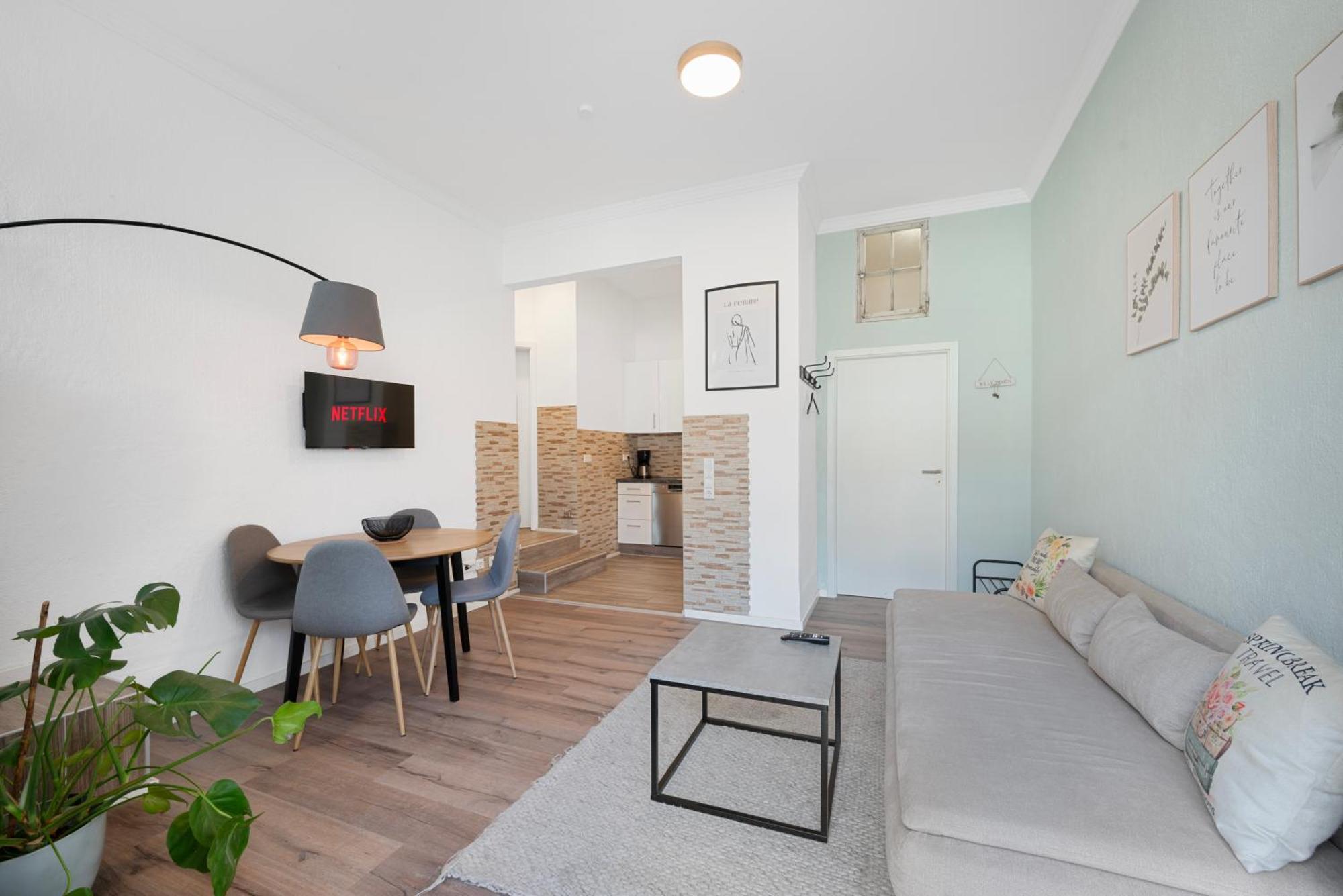 Backhome - Business&Family - Fantastische Schlosslage, Smarttv, Netflix, 50Qm, 24H Checkin - Apartment 1 Ludwigsburg Buitenkant foto