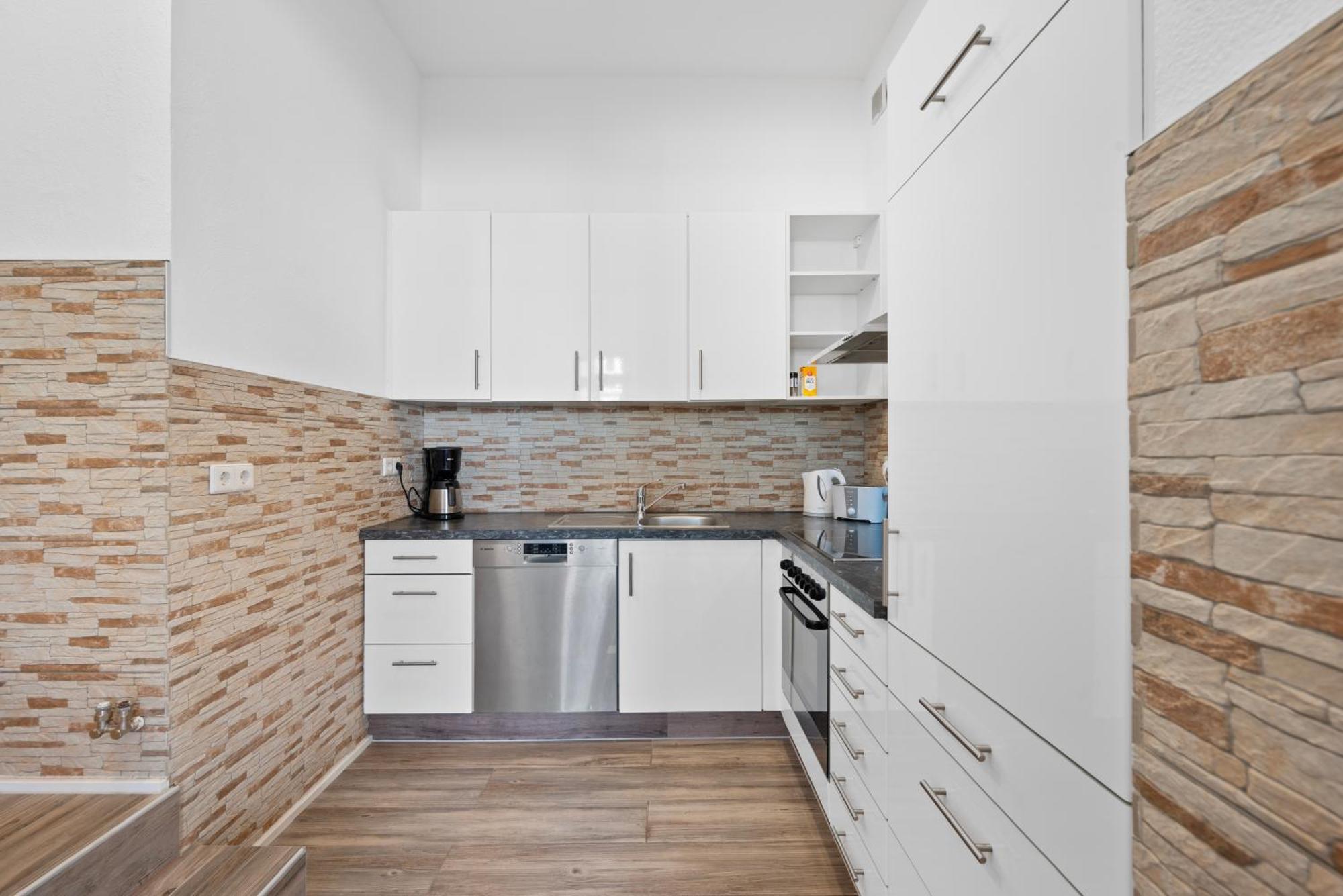 Backhome - Business&Family - Fantastische Schlosslage, Smarttv, Netflix, 50Qm, 24H Checkin - Apartment 1 Ludwigsburg Buitenkant foto