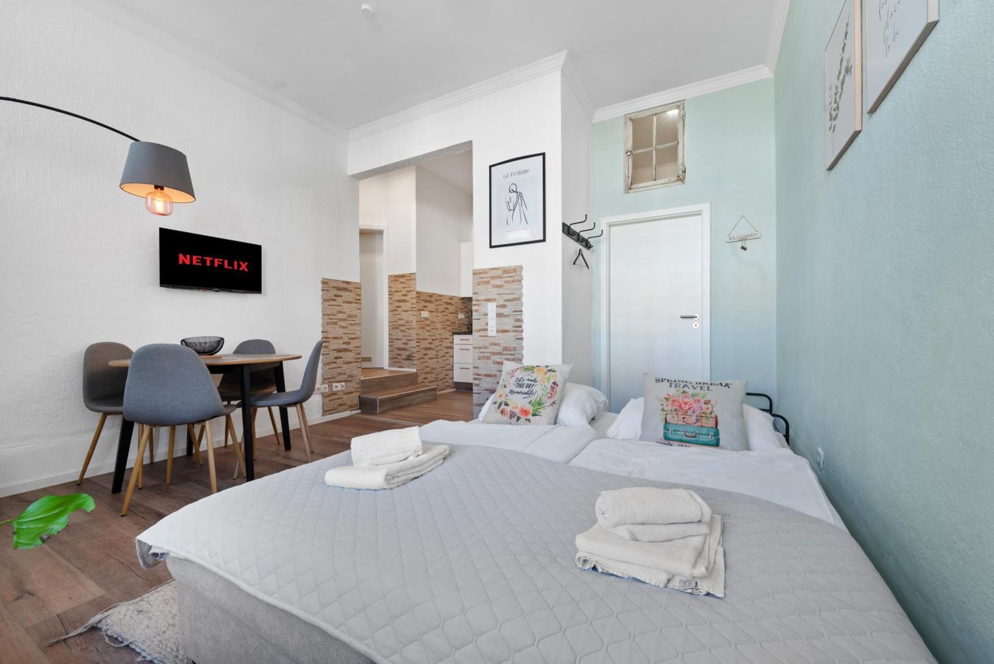 Backhome - Business&Family - Fantastische Schlosslage, Smarttv, Netflix, 50Qm, 24H Checkin - Apartment 1 Ludwigsburg Buitenkant foto